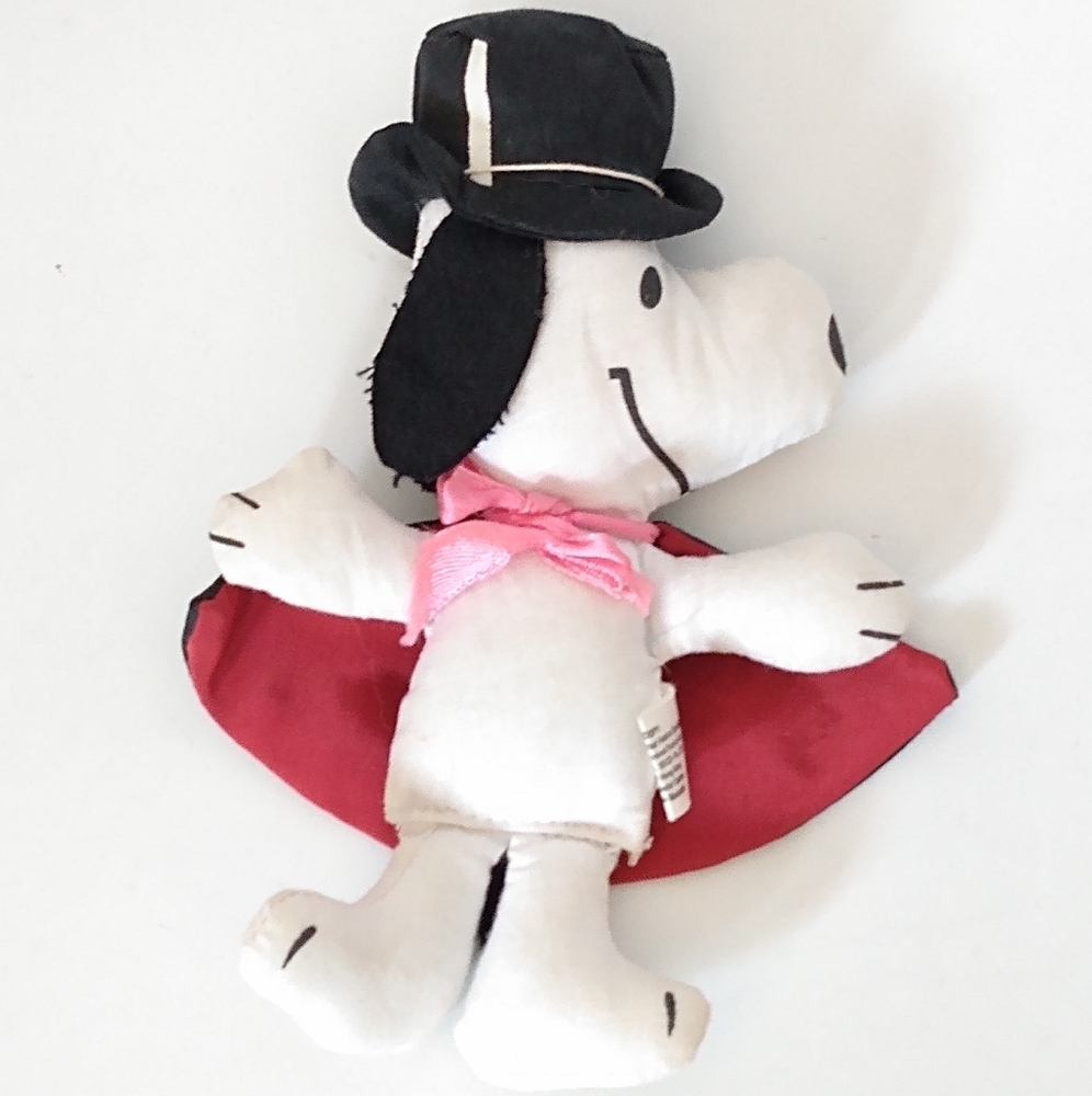 Vintage 1986 Magician Snoopy with Cape 7 Inch